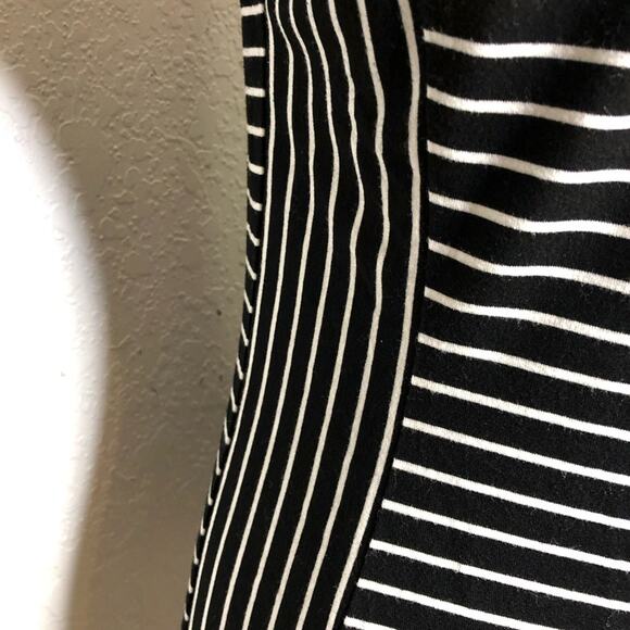 WHBM black white contrasting striped knit top size Medium - Picture 12 of 14